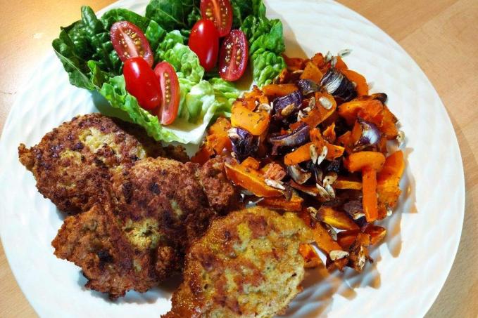 Placičky z mletého kuřecího masa a pečená zelenina - LC