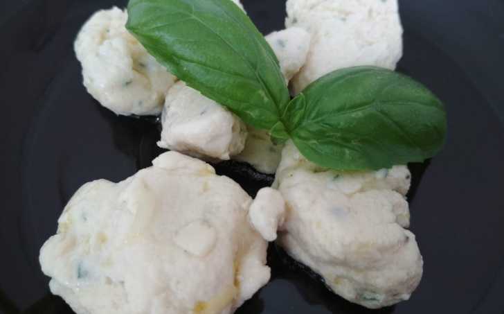 Low carb knedlíčky do polévky z kuřecího masa