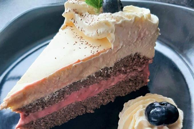 DORTÍK S JAHODOVÝM ROZVAREM A VANILKOVÝM KRÉMEM