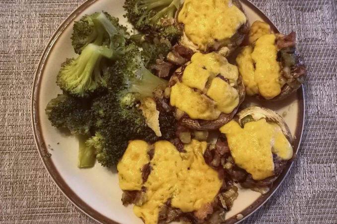 Plněné žampiony s brokolicí na páře