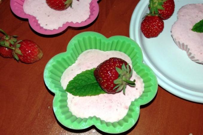 Jednoduchá domácí jahodová zmrzlina