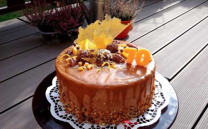 Pomerančovo-karamelový dort s celozrnnou moukou