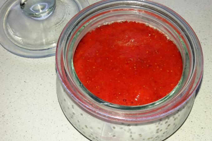 Chia jogurt s jahodami
