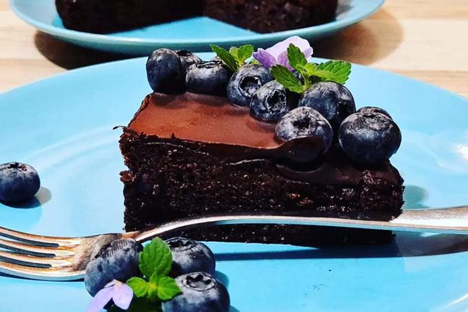 Lowcarb cuketové brownies s borůvkami