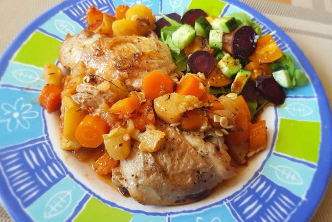 Kuřecí kousky se zeleninou a bramborem z pomalého hrnce