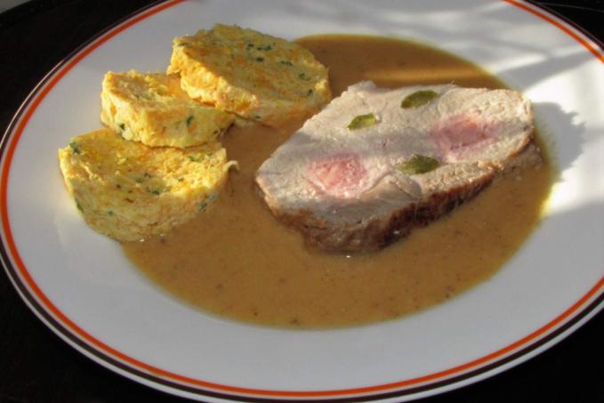 HAMBURSKÁ PEČENĚ SE ZELENINOVÝM KNEDLÍKEM - LC