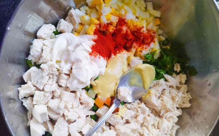 Vaječná tlačenka s kuřecím masem