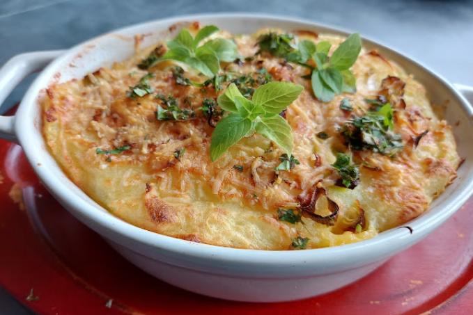 Zapečená bramborová kaše s mletým masem a sýrem