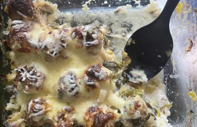 Masové koule zapečené s pórkem