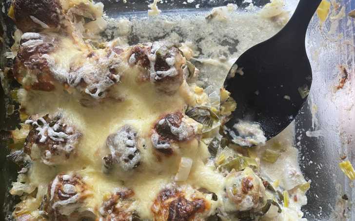 Masové koule zapečené s pórkem