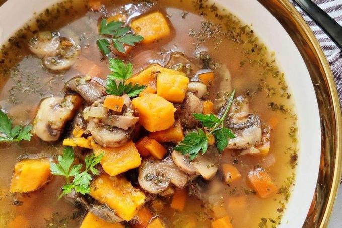 Žampionová polévka (ala bramboračka)