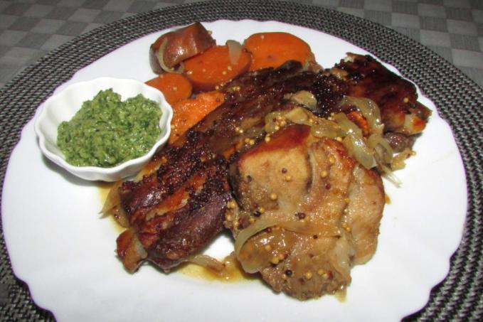 PEČENÉ VEPŘOVÉ MASO A BATÁTY S PESTEM