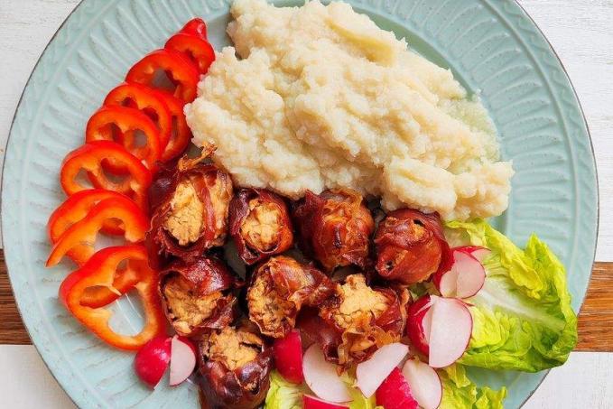 Plněné žampiony v prosciuttu s květákovou kaší