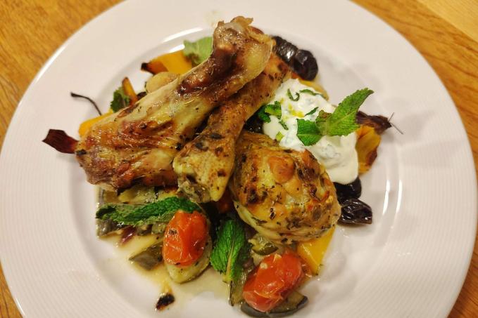 Řecké kuře s pečenou zeleninou z jednoho plechu