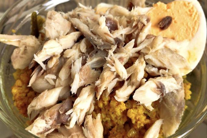 Jáhlové kari s uzenou makrelou