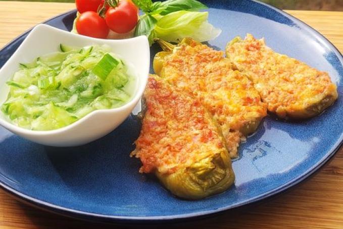 PEČENÁ PAPRIKA PLNĚNÁ SÝREM