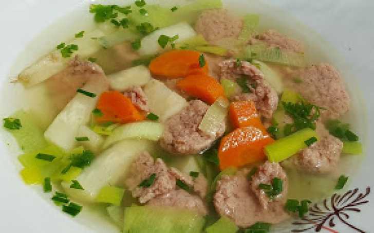 Knedlíčková polévka