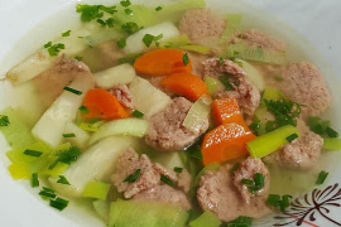 Knedlíčková polévka