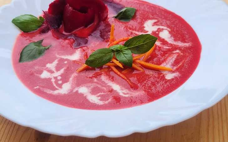 KRÉMOVÁ POLÉVKA Z ČERVENÉ ŘEPY