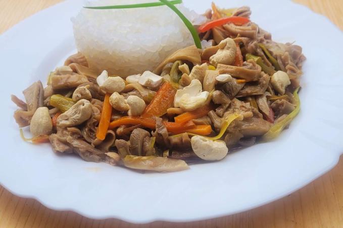 VEPŘOVÉ ŽALUDKY PO "SEČUÁNSKU" S KONJAK RÝŽÍ