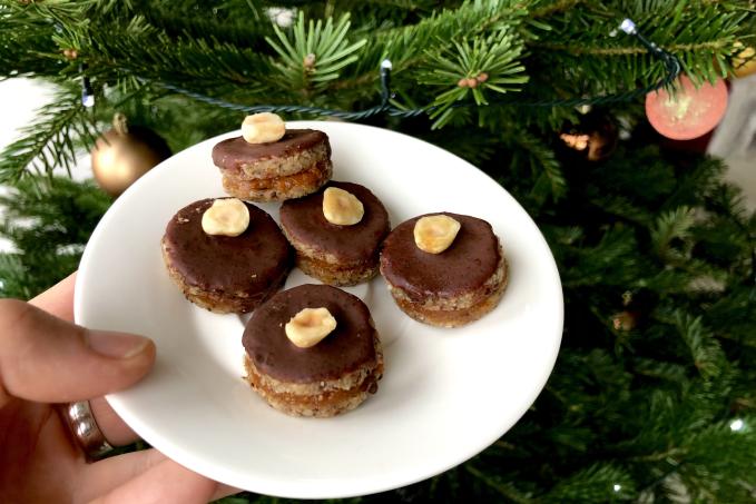 Išelské dortíčky lískooříškové s meruňkovým džemem