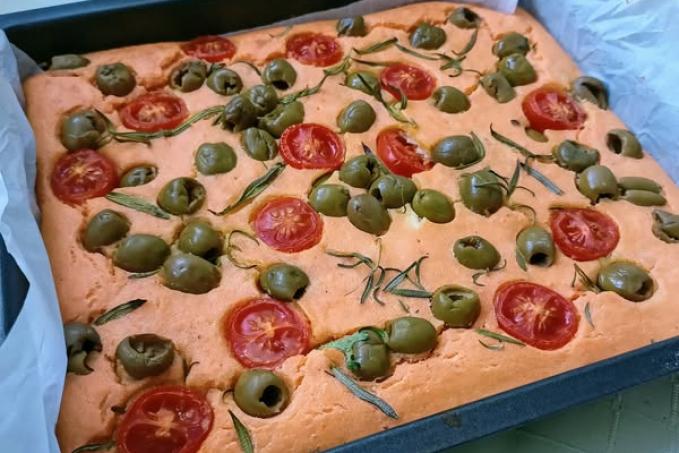 Focaccia z červené čočky bez mouky