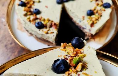 Pistáciovo-borůvkový koláč