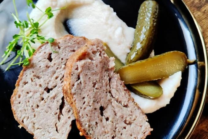 Sekaná a květákovo-parmazánová kaše