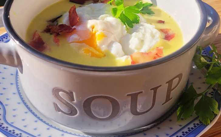 ZADĚLÁVANÁ KEDLUBNA SE ZTRACENÝM VEJCEM