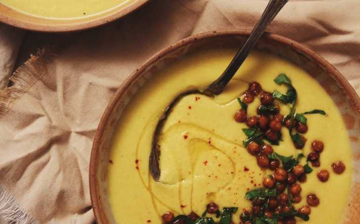 Karfiolové veluté s chrumkavým cícerom