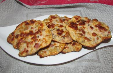 TVAROHOVÉ PLACIČKY SE SUŠENÝMI RAJČATY