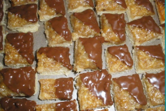 OŘECHOVÉ MEDOVÉ KOSTKY