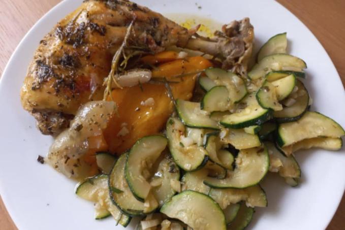 Chorvatská kuřecí stehna s olivovým olejem