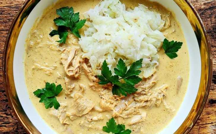 Kuřecí stehna na kari s dušenou kedlubnou