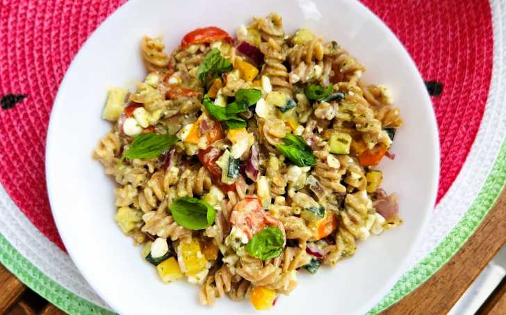 Těstovinový salát s cottage sýrem