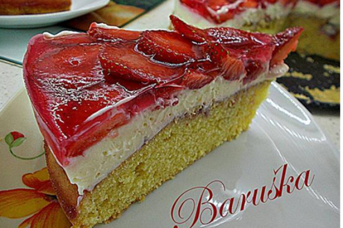 Jahodový dortík s tvarohovým krémem