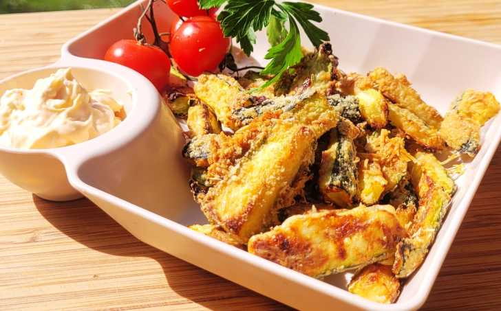 CUKETOVÉ HRANOLKY S DIPEM