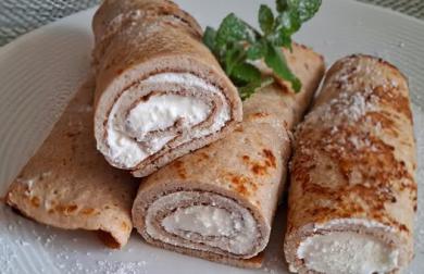Palačinky bez mouky plněné tvarohem