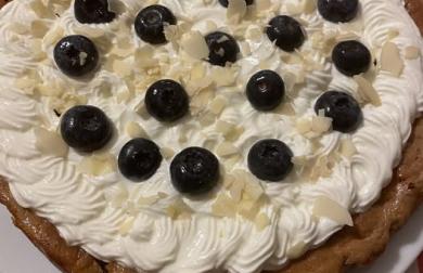 Jablečno-tvarohový koláč s borůvkami a mandlovými lupínky