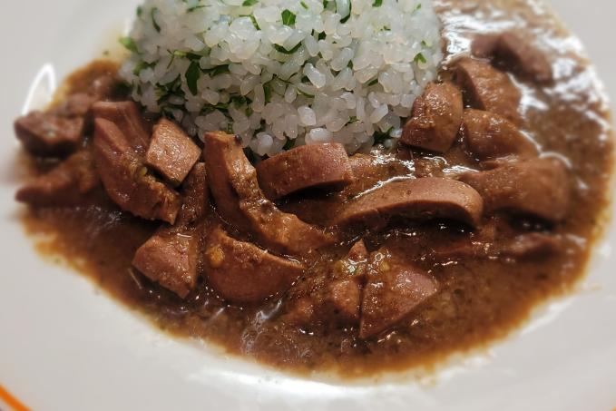 DUŠENÉ VEPŘOVÉ LEDVINKY S KONJAK RÝŽÍ