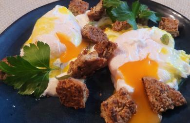 TURECKÁ VEJCE S KRUTONY