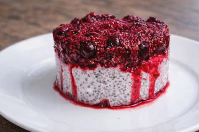 Rybízovo-jostový chia dezert