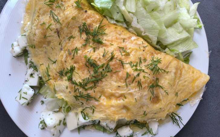 Omeleta se špenátem a mozzarellou