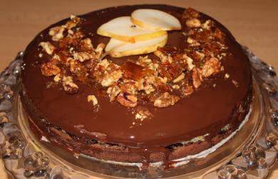 Perníková torta so slivkovo - hruškovou plnkou a slaným karamelom