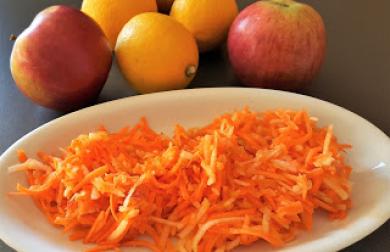 Mrkvový salát s jablky