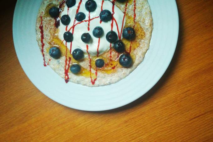 Jáhlovo-kokosová kaše s jogurtem