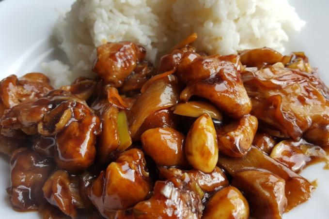 Čína s mandlemi a bambusovými výhonky