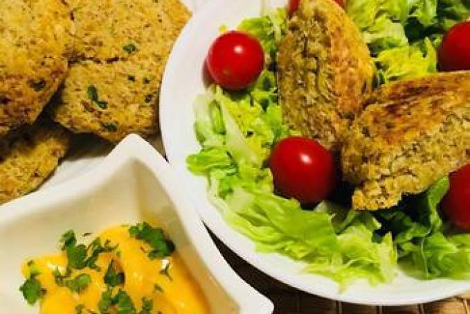 Karbanátky z kuřecího masa a červené čočky