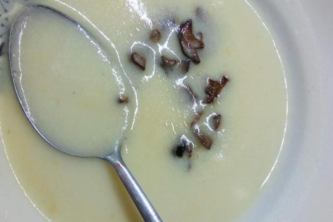 Bramborová krémová polévka s hříbky