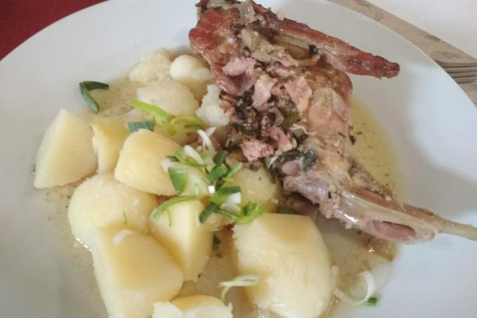 Králík na slanině a tymiánu